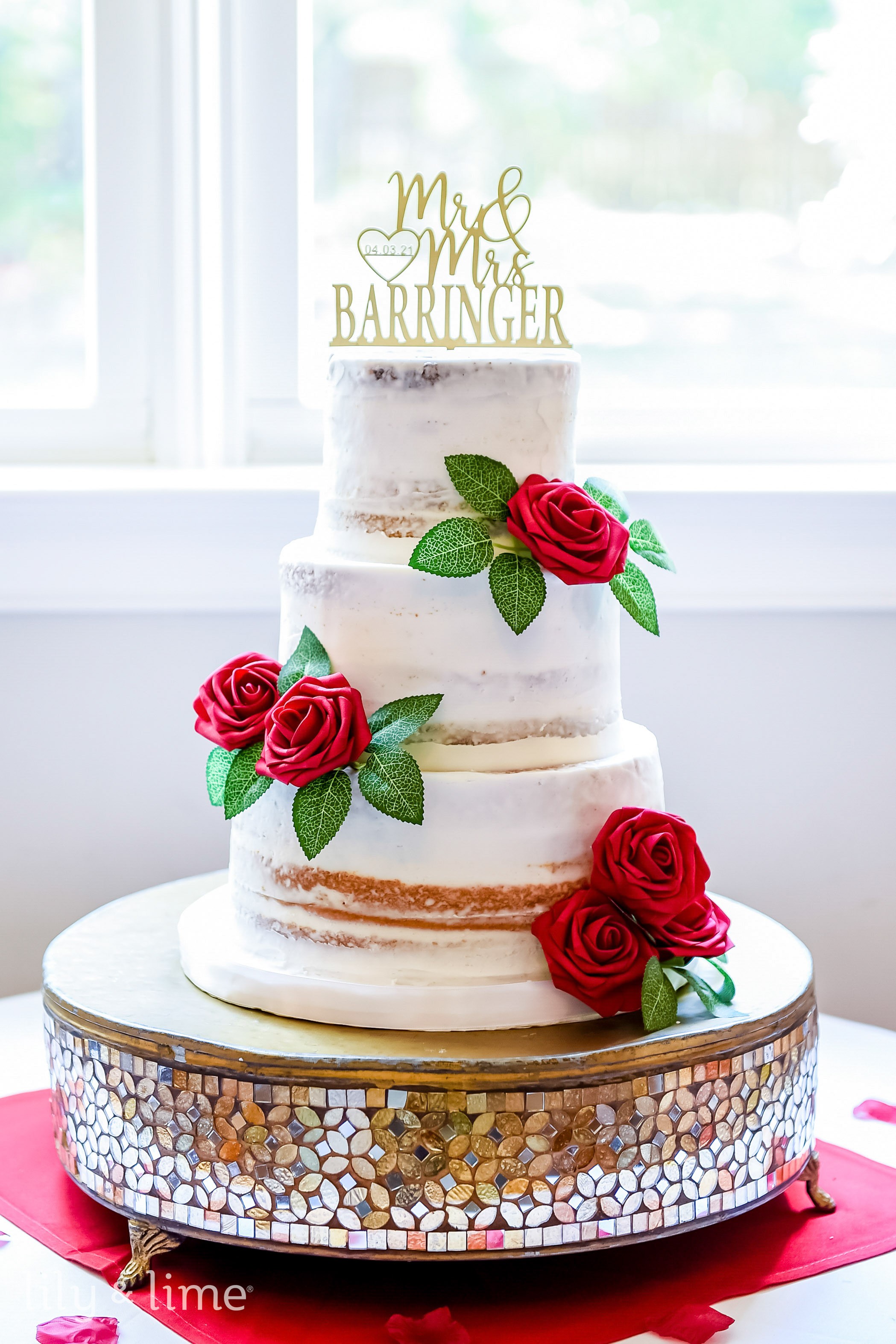 Wedding cake with heart topper line icon. Wedding sign and symbol. Pie  dessert. Happy birthday. Vector illustration. Congratulation. | Stock  vector | Colourbox