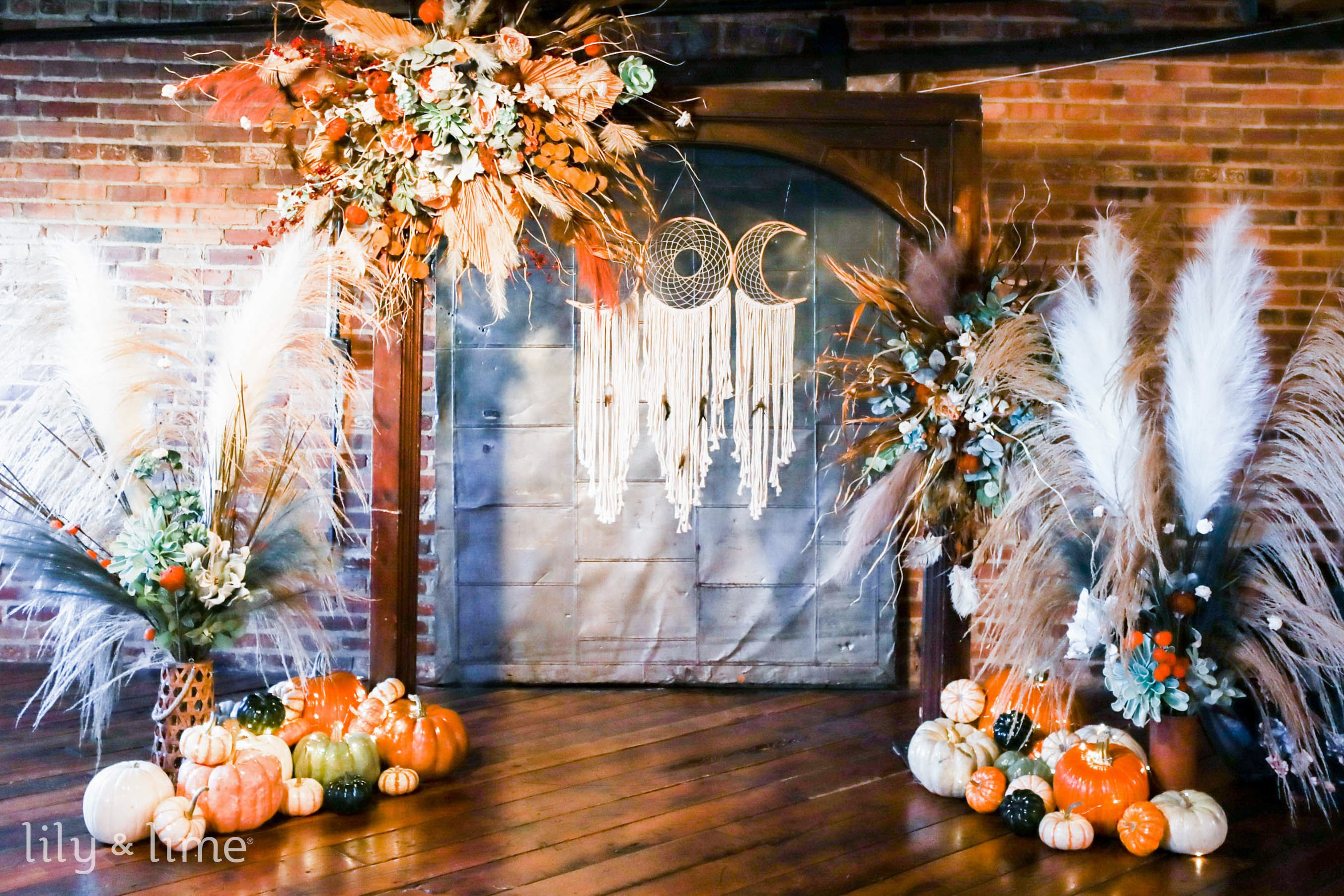 Diy Autumn Wedding Decor For Your Cozy Fall Wedding Lily And Lime 5369