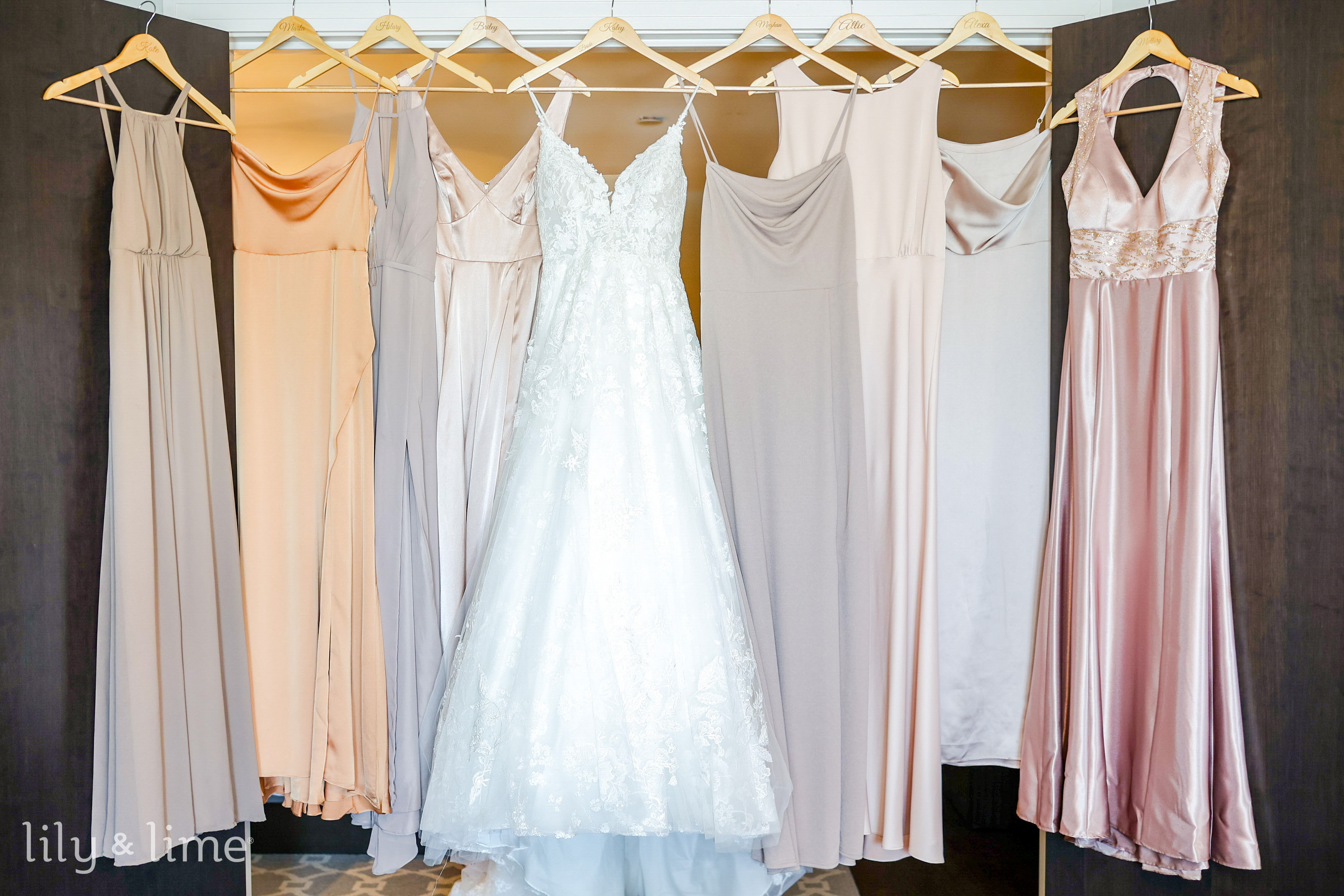 GLAM UP YOUR BRIDAL GOWN HANGERS WITH THESE BREATHTAKING DIY IDEAS