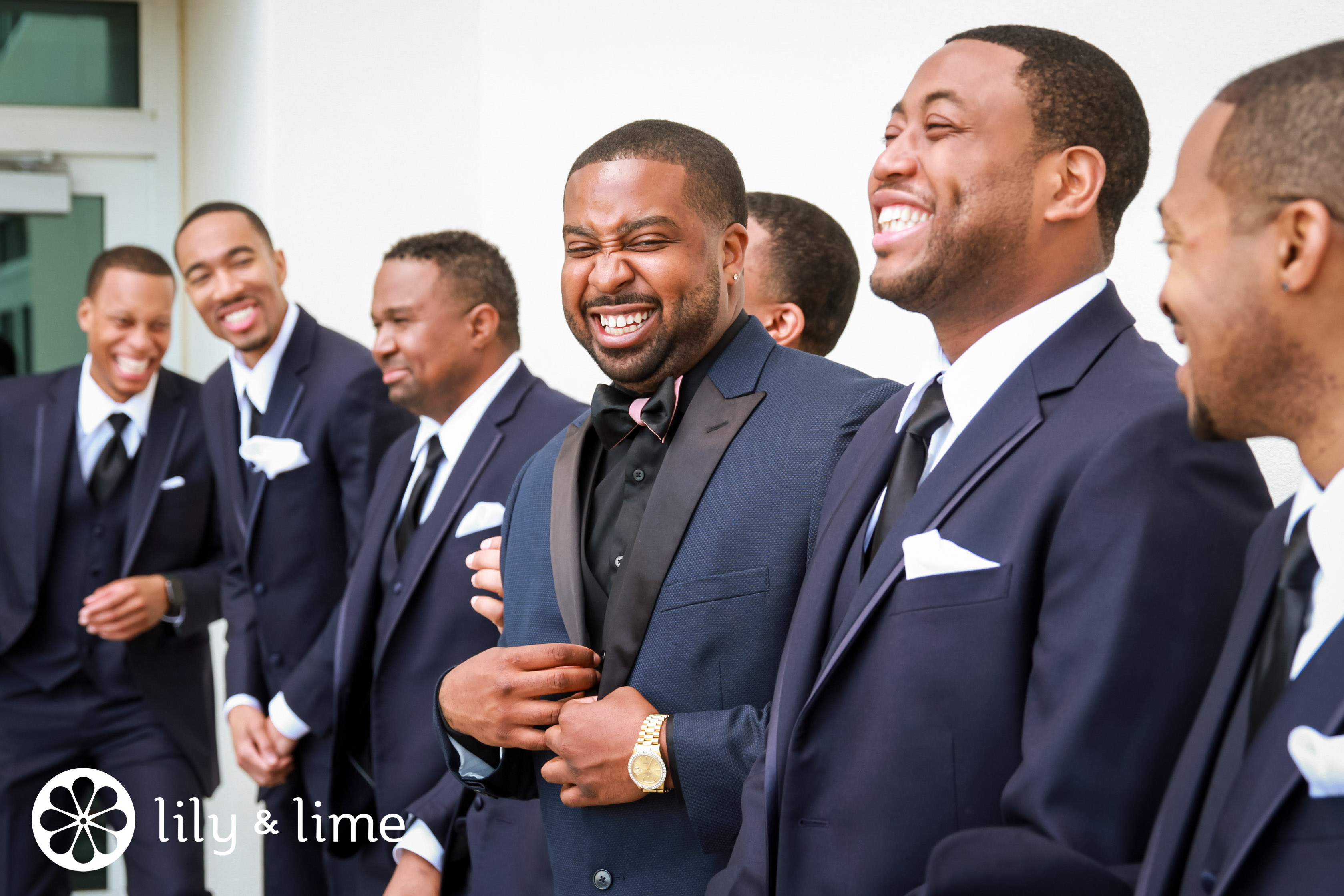 fun candid groomsmen wedding photos